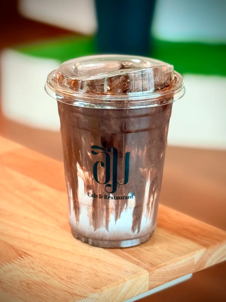 อิ่ม Cafe’ & Restaurant