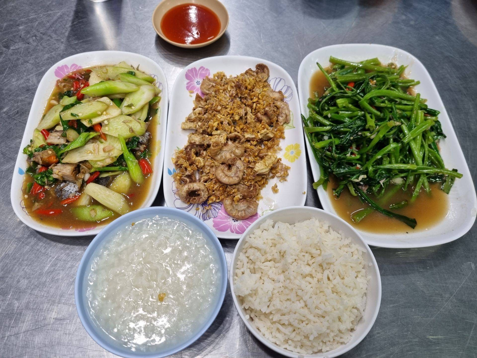 ร้านข้าวต้ม นายหอม