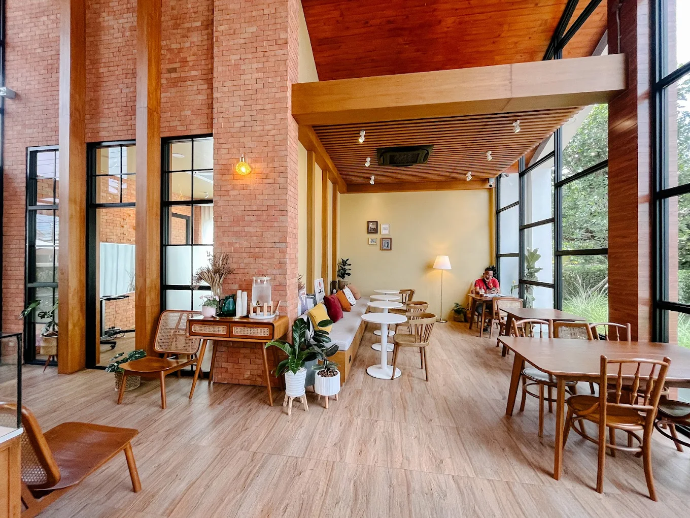 Aprilhouse café