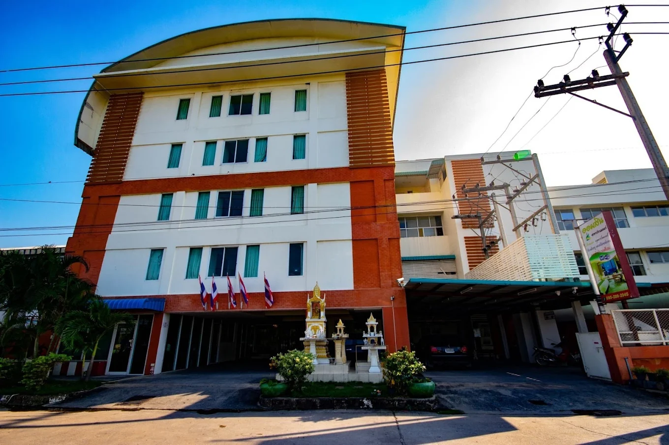 Aomsin Apartment