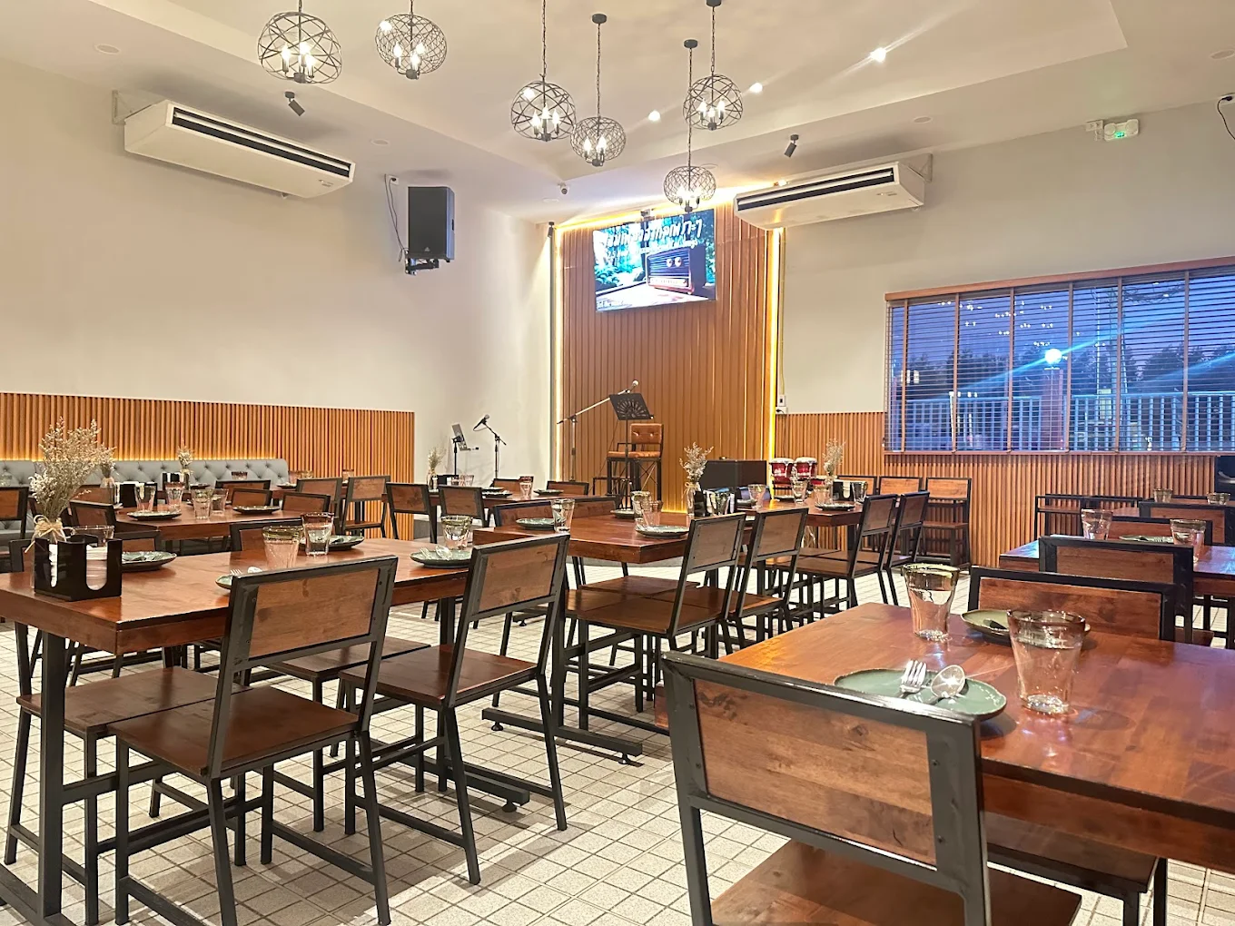 RUAY MITR Restaurant and Bar